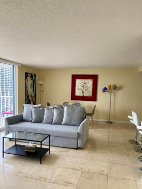 Miami Downtown City view 3BR Air Hockey &Ping Pong table